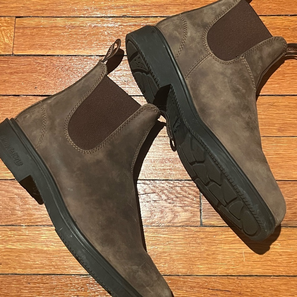 Gently Worn Brown Blundstone
